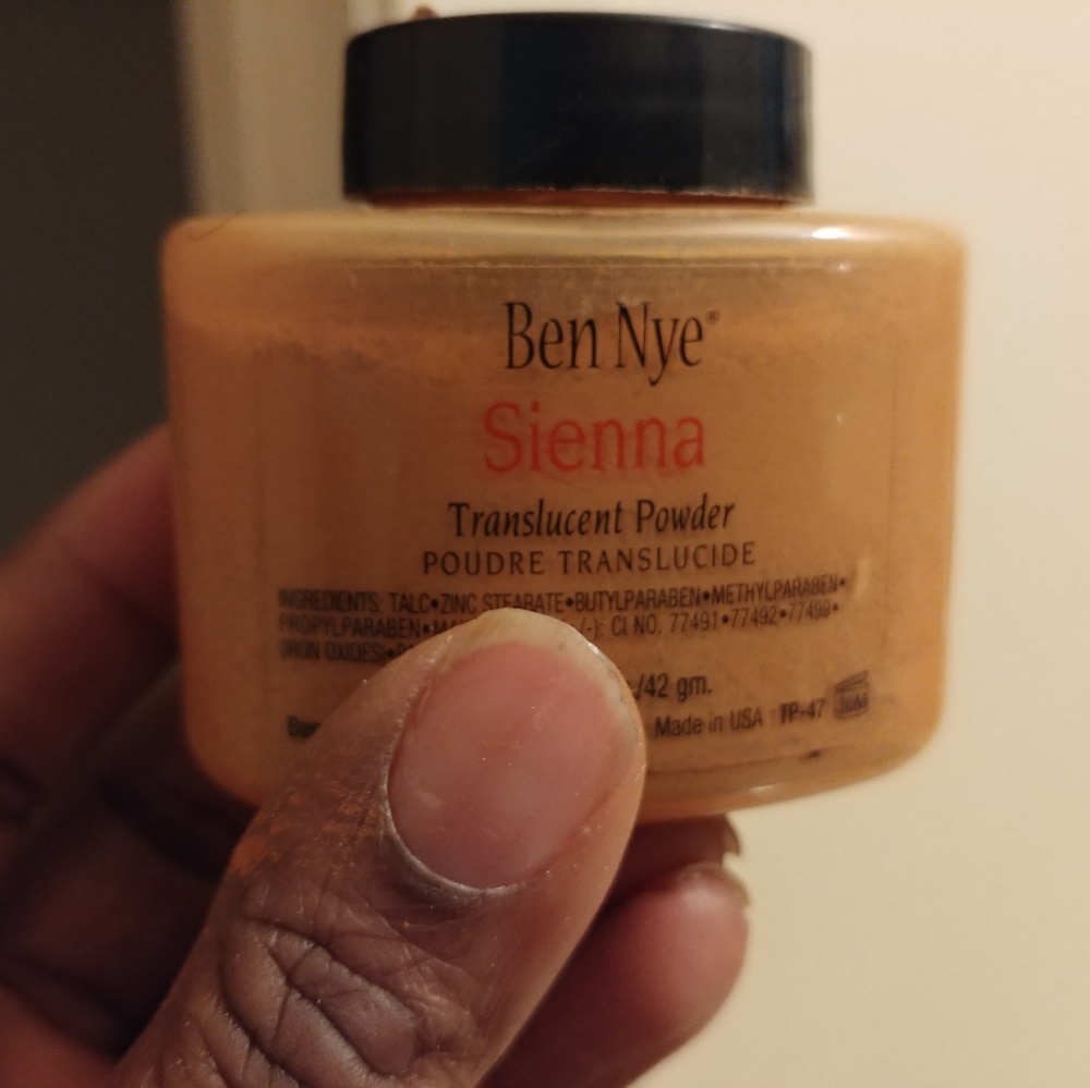 Ben Nye powder